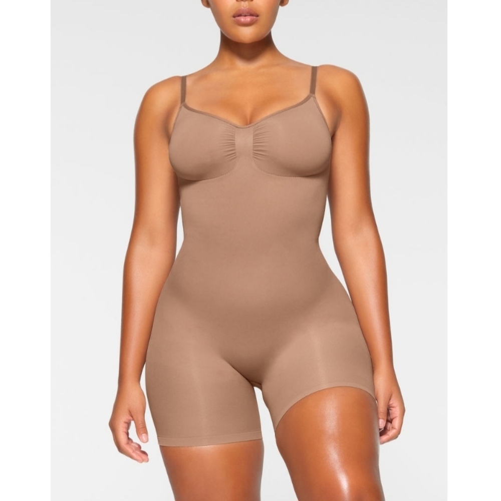 NWOT SKIMS Seamless Sculpt Mid Thigh Bodysuit Size XL Sienna